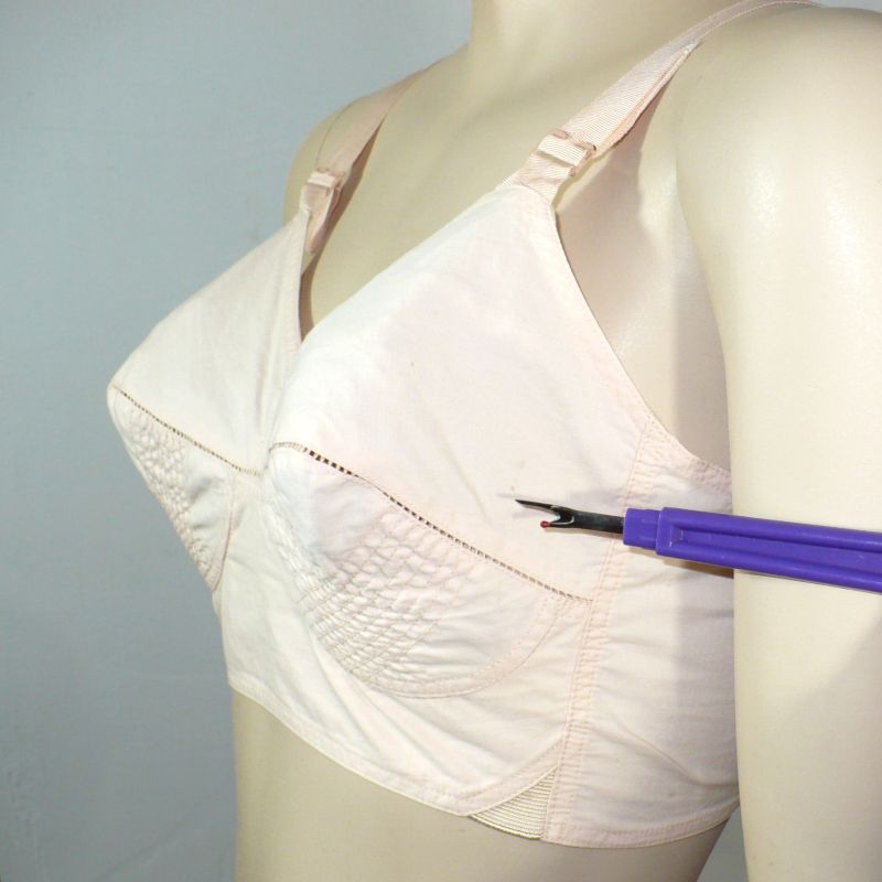 1940s Vintage Extended Band Longline Flattering Firm Uplift Bra i Peachy Cotton.