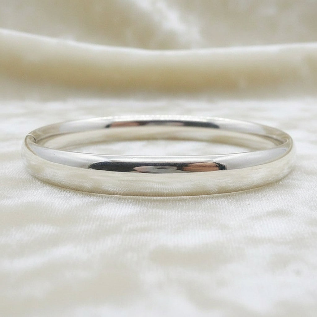 1970s Vintage  Sterling Oval Charnière Bangle Bracelet on velvet background.