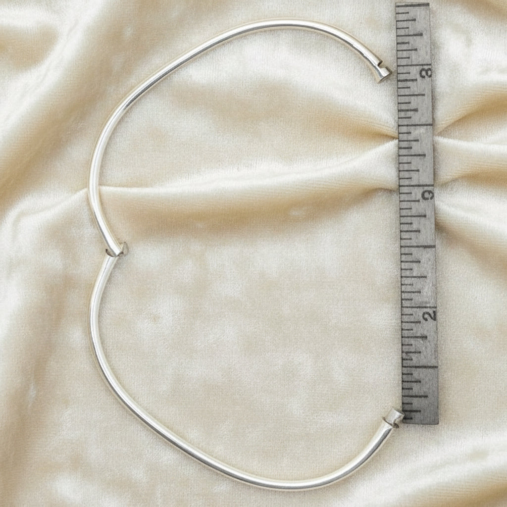 1970 Sterling Oval Charnière bangle 1970s Vintage  Sterling Oval Charnière Bangle Bracelet.on velvet background showing opening width next to ruler.