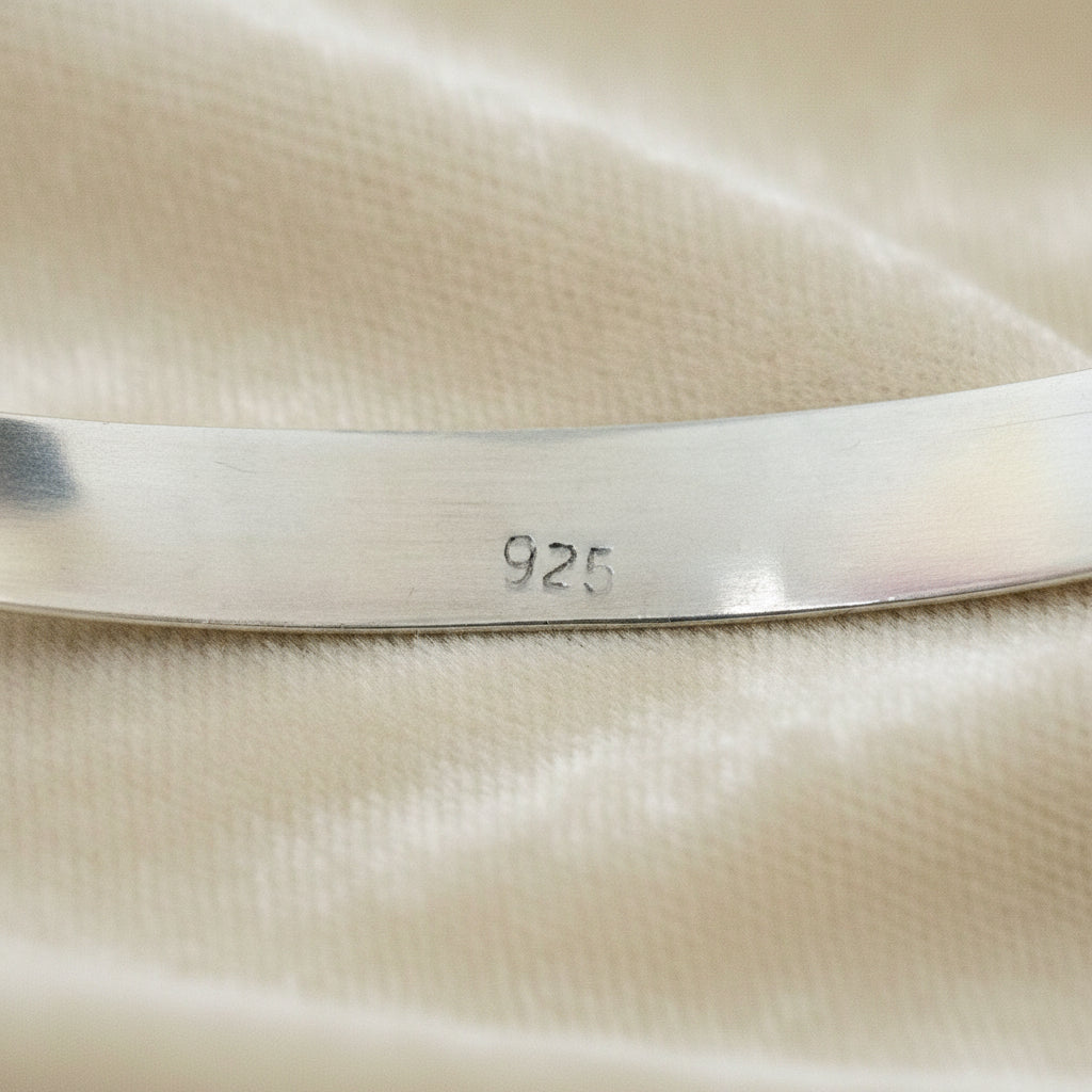 1970 Vintage Sterling Silver Faceted Charnière Hinged Bangle Bracelet showing 925 hallmark.