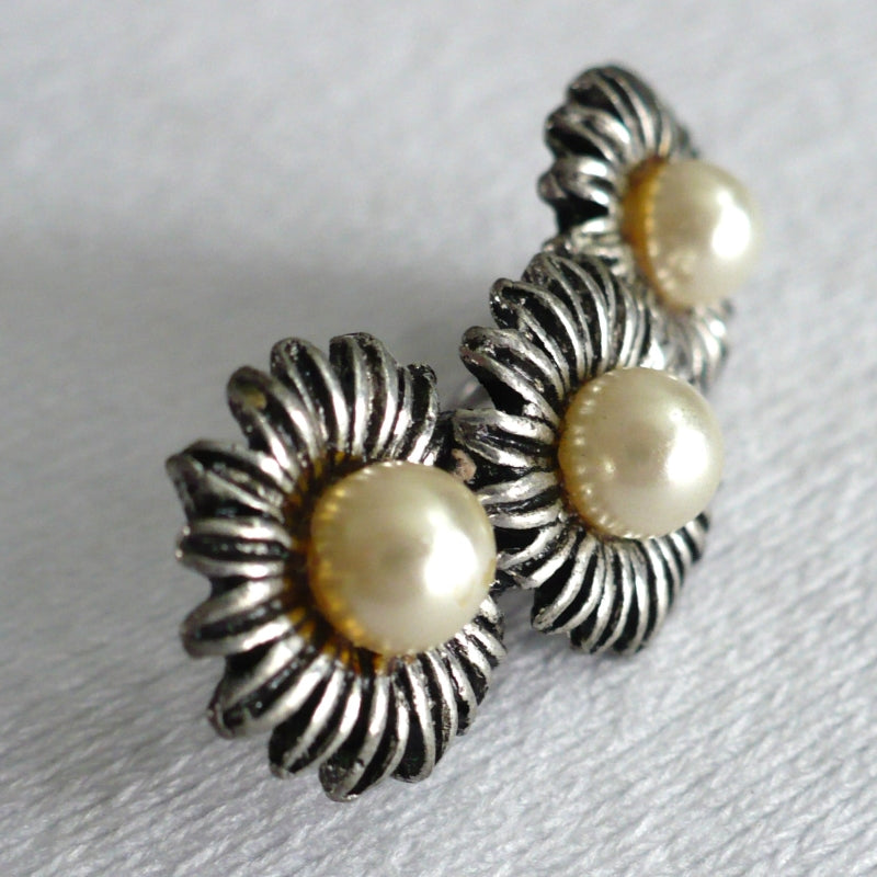 1930s Vintage Pearl Daisies Millinery Sewing Brad Stud