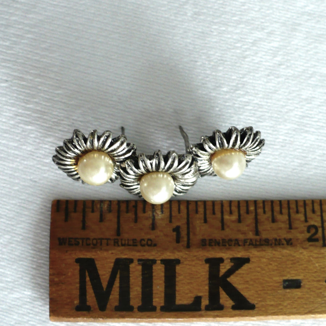 1930s Vintage Pearl Daisies Millinery Sewing Brad Bar Ornament