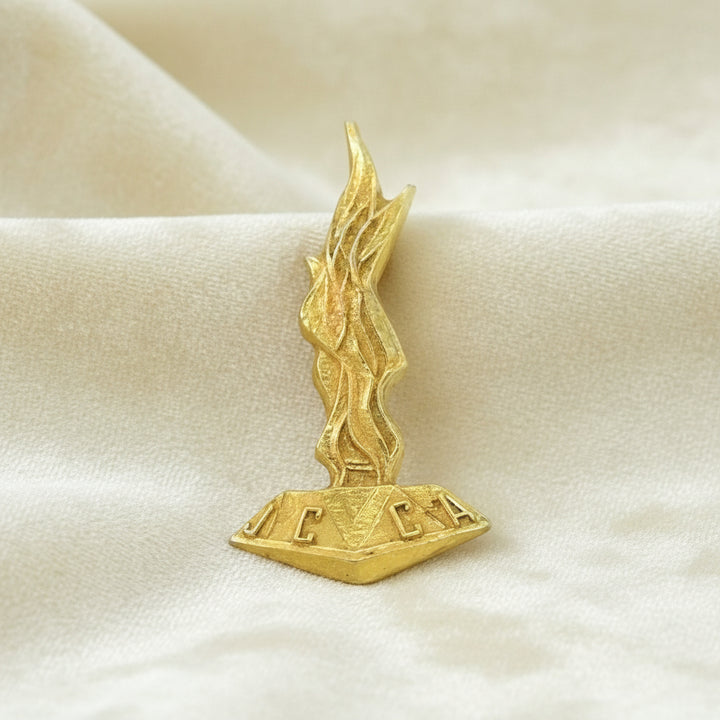 1980s Vintage JCCA Eternal Flame Judaica 10k Gold Lapel Pin.