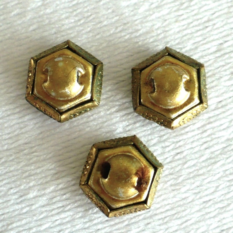 15L Pierced Brass Filigree Metal Dimi Buttons