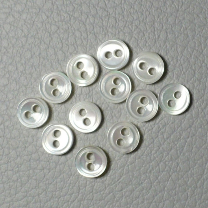 8L Vintage Two Hole Flat Pearl Diminutive Buttons