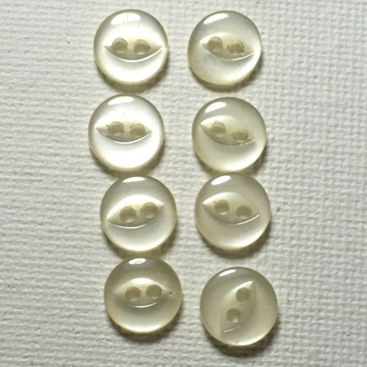 13L Fish Eye Two Hole Plastic Diminutive Buttons