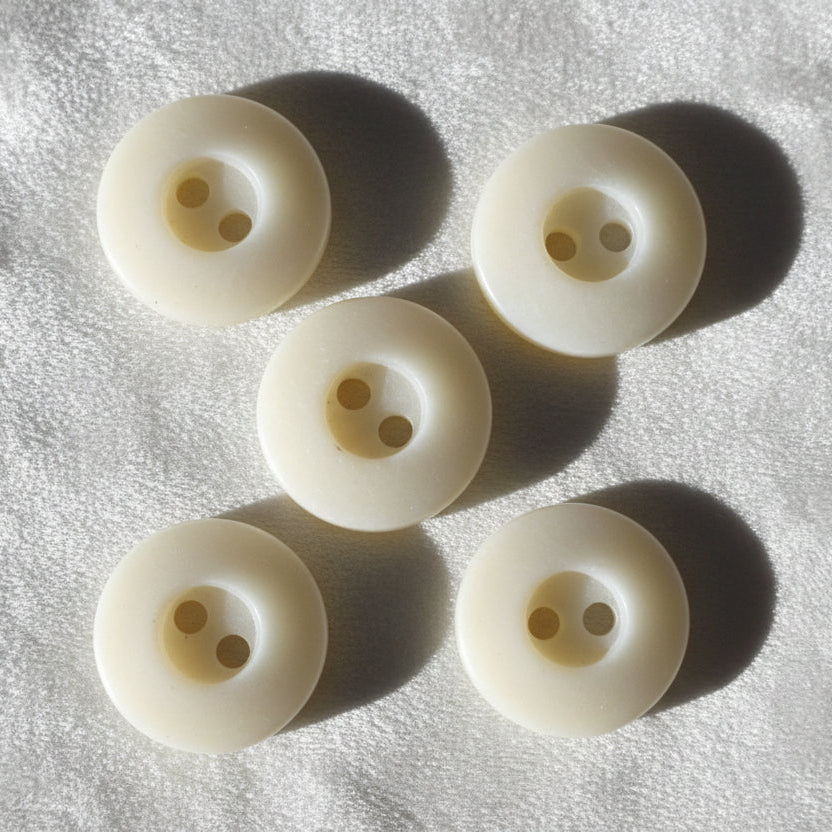 20L Set of Five Two-Hole Shell MOP Shell Whistle Buttons, 1/2".