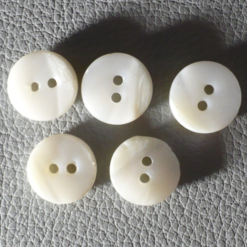 20L Set of Five Two-Hole Shell MOP Shell Whistle Buttons, 1/2".
