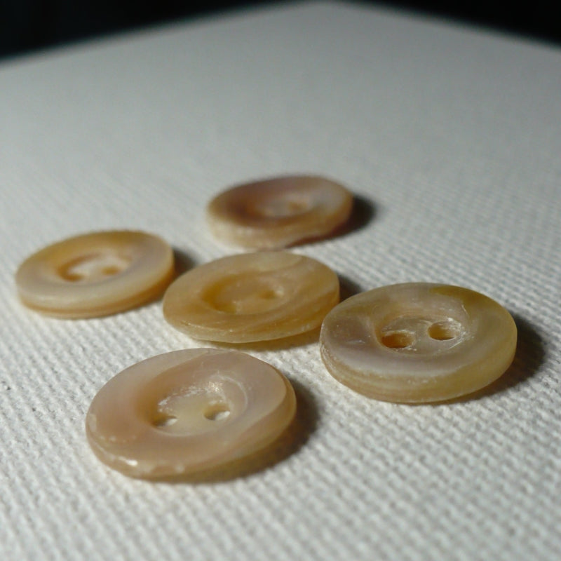 19L Set of Five Two-Hole Peach Conch Shell Buttons, 1/2"