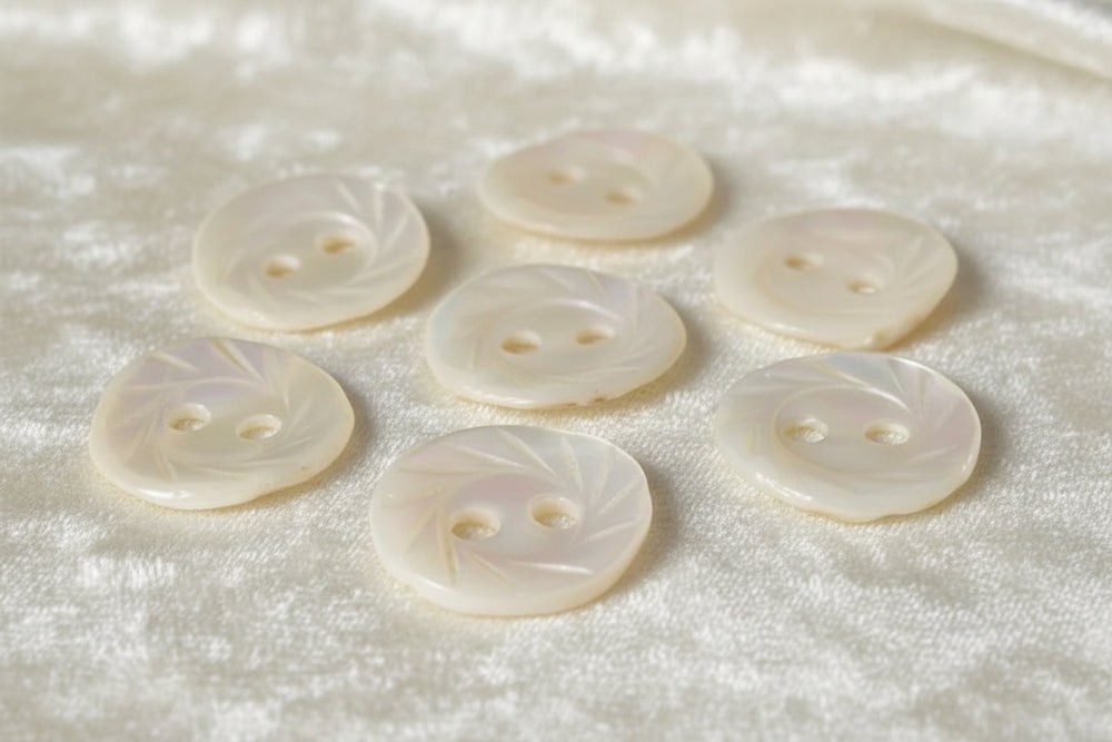 13L Set of Seven Two-Hole Fancy Conch Shell Dimi Buttons, 1/4".