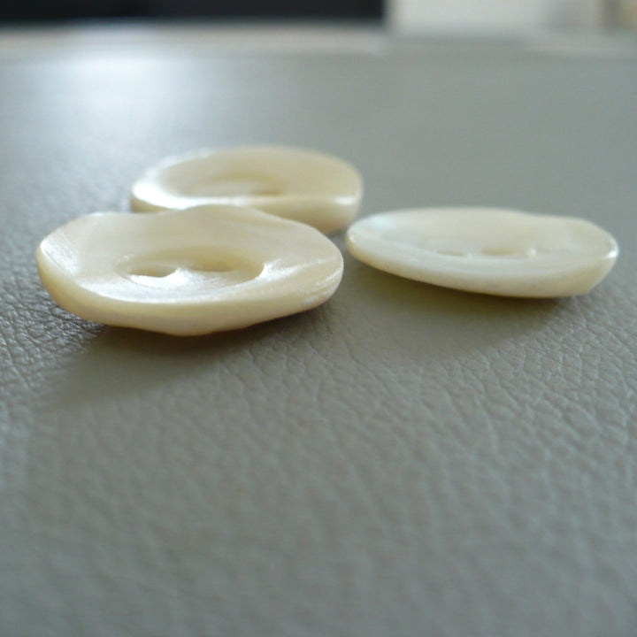 32L Two Hole Organic Shell Buttons