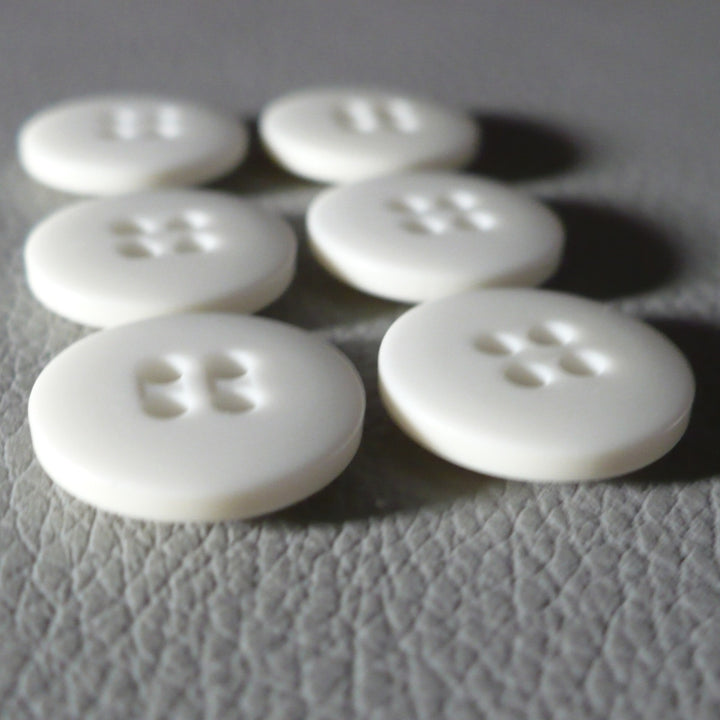 23L White Four Hole Casein Buttons