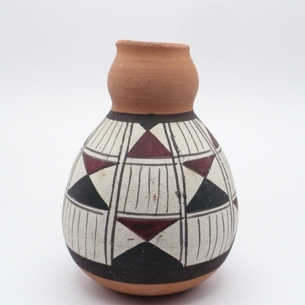 Pre-Columbian Diaguita-Style Pottery Vase Handcrafted Chilean Folk Art, 1950s.