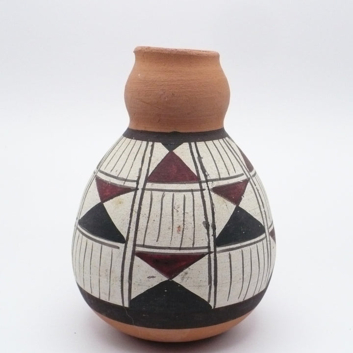 Pre-Columbian Diaguita-Style Pottery Vase Handcrafted Chilean Folk Art, 1950s.