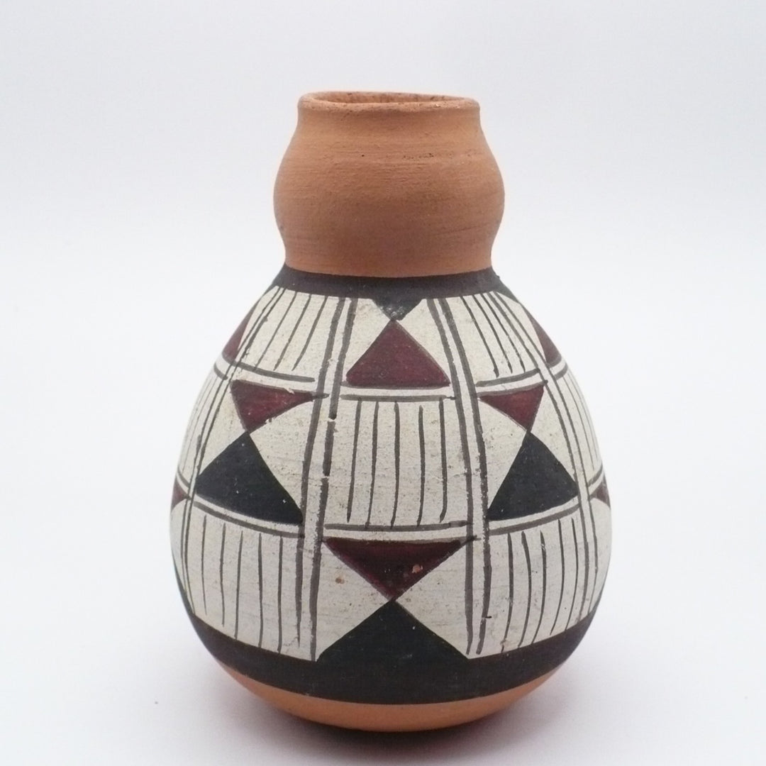 Pre-Columbian Diaguita-Style Pottery Vase Handcrafted Chilean Folk Art, 1950s.