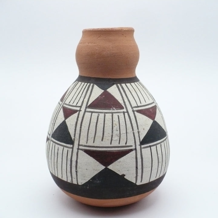 Pre-Columbian Diaguita-Style Pottery Vase Handcrafted Chilean Folk Art, 1950s.