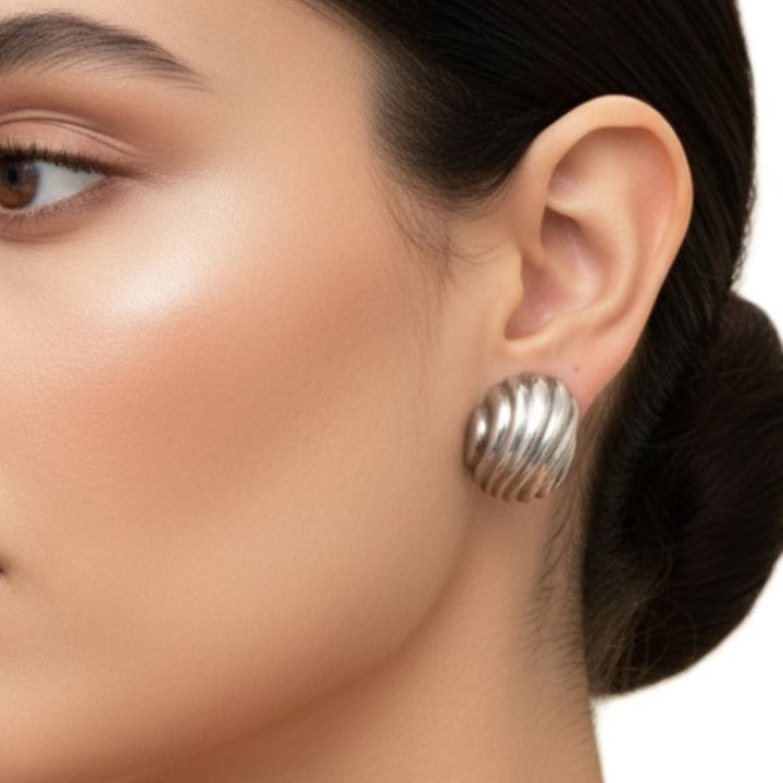 1950 Vintage 900  Silver Shell Clip-on Earrings, Industria Argentina.