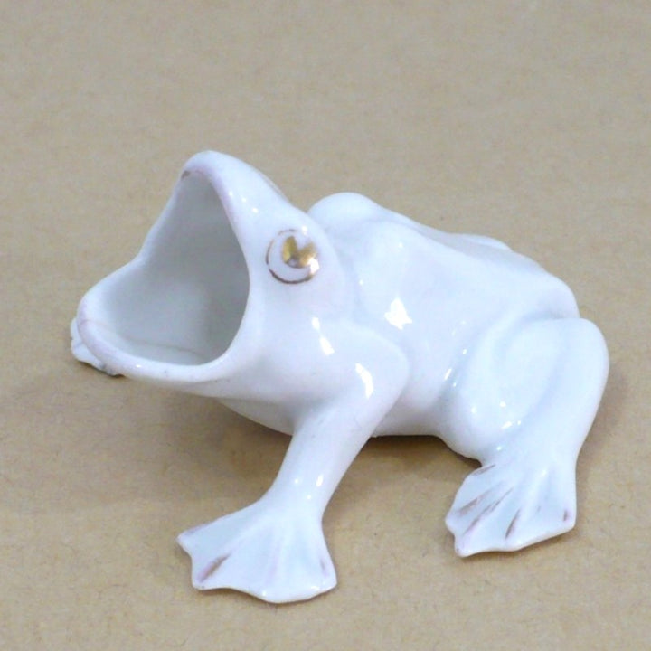 Figurine.