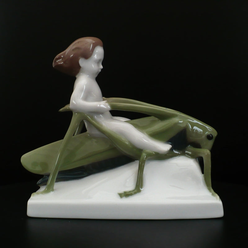 Figurine.