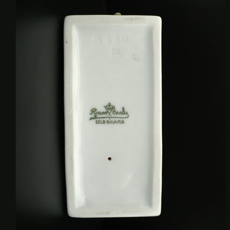 Figurine.