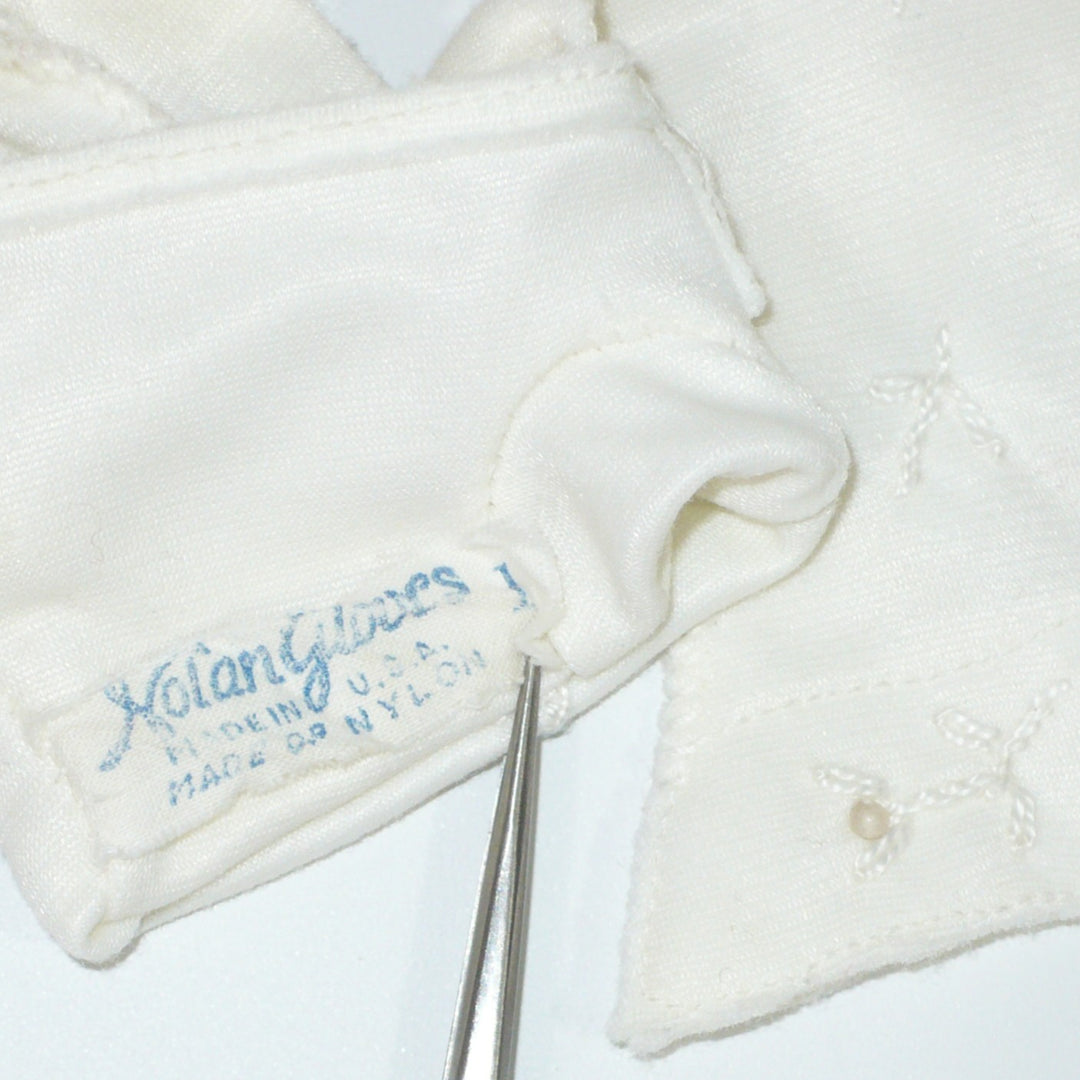 Sz 1  Sweet White Toddler Girl's Gloves Age 1-2.