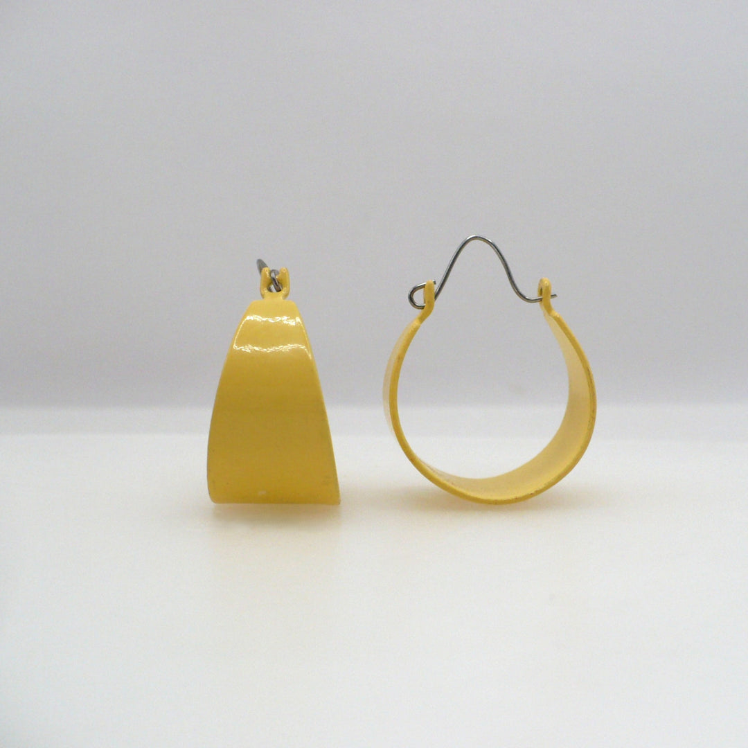 1980s Vintage Custard Yellow Tapered Enamel Hoop Earrings (3/4-inch)