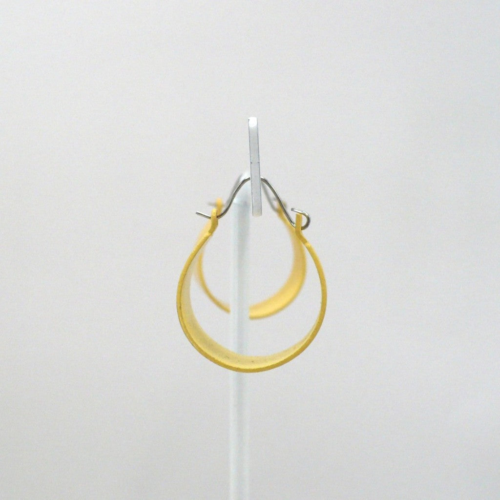 1980s Vintage Custard Yellow Tapered Enamel Hoop Earrings (3/4-inch)