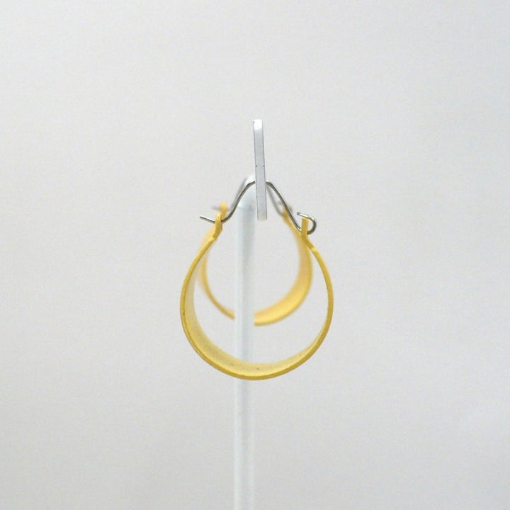 1980s Vintage Custard Yellow Tapered Enamel Hoop Earrings (3/4-inch)