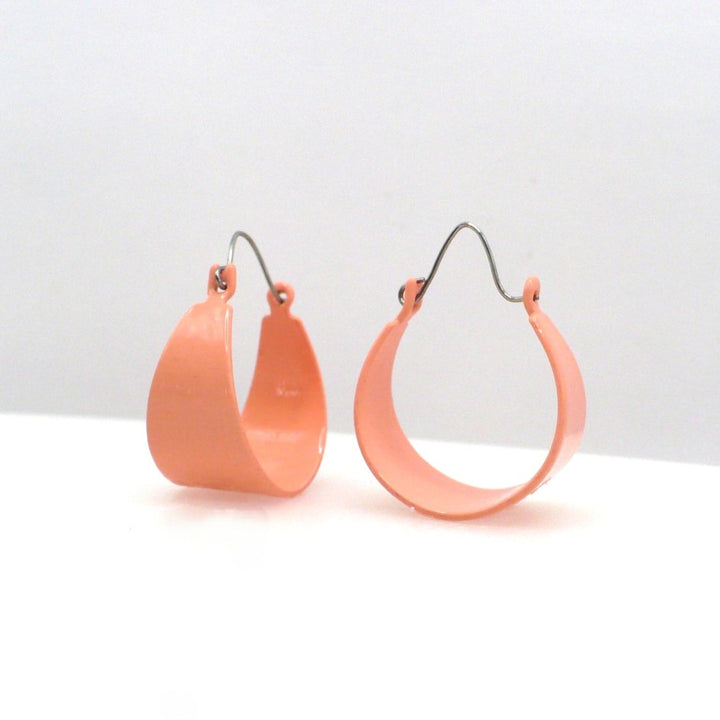 1980s Vintage Peach Tapered Enamel Hoop Earrings (3/4-inch)