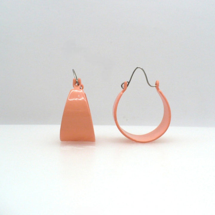 1980s Vintage Peach Tapered Enamel Hoop Earrings (3/4-inch)