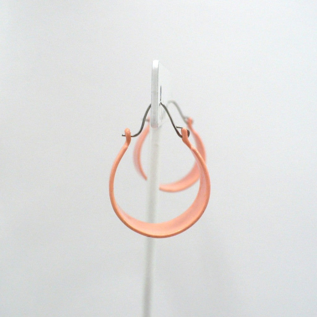 1980s Vintage Peach Tapered Enamel Hoop Earrings (3/4-inch)