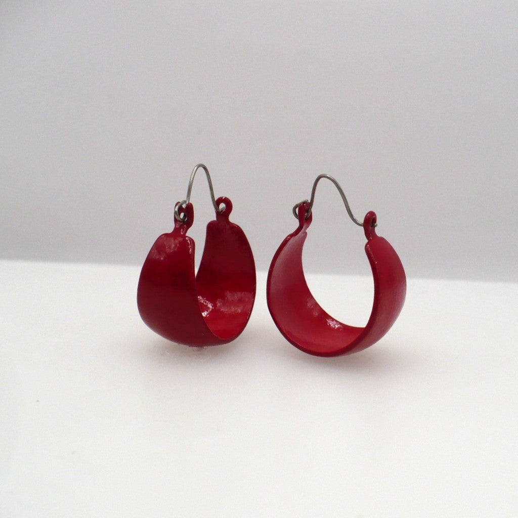 1980s Vintage Cherry Red Tapered Enamel Hoop Earrings (3/4-inch)