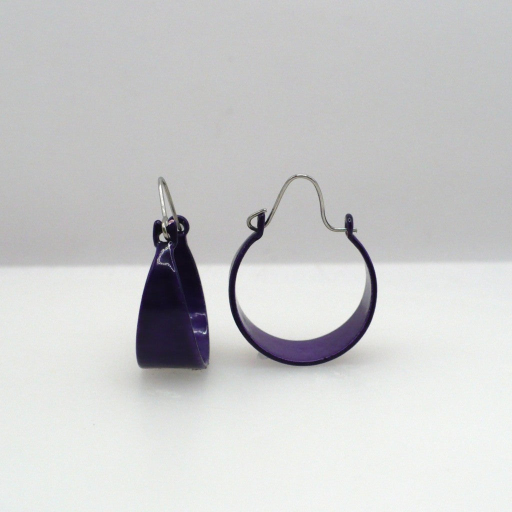 1980s Vintage Purple Aubergine Tapered Enamel Hoop Earrings (11/16-inch)