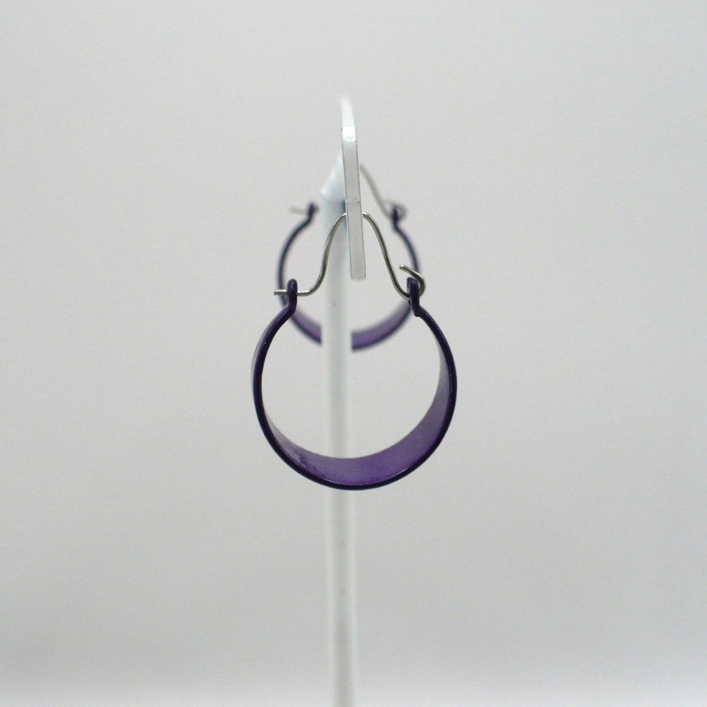 1980s Vintage Purple Aubergine Tapered Enamel Hoop Earrings (11/16-inch)