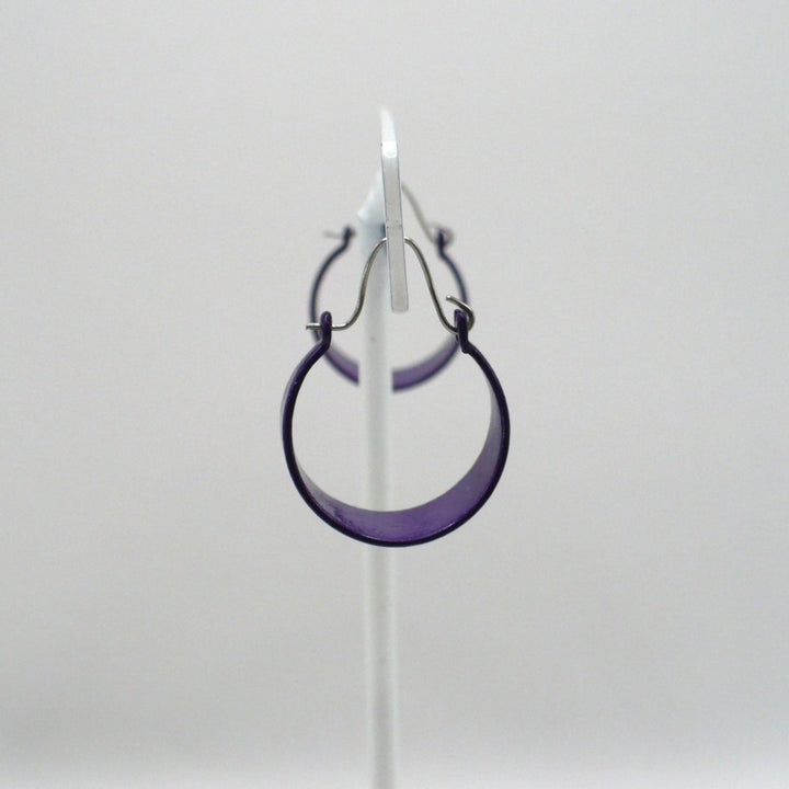 1980s Vintage Purple Aubergine Tapered Enamel Hoop Earrings (11/16-inch)