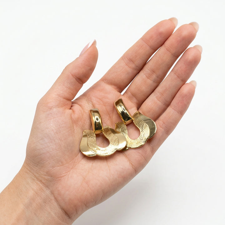 1980s Vintage Dramatic Door Knocker Gold-Tone Fashion Earrings