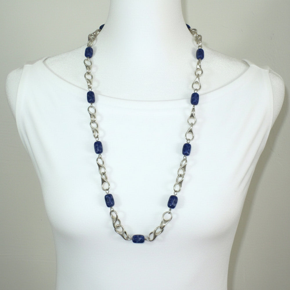 1970s vintage modernist sterling silver and blue sodalite station necklace displayed on a white bust.