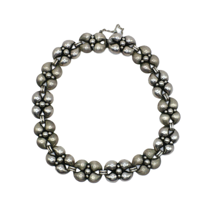 1950s Vintage Silver Modernist Industria Argentina Choker Necklace laying flat on white background.