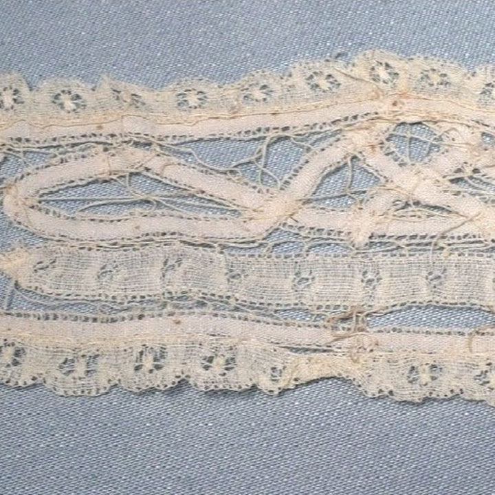 Collar.