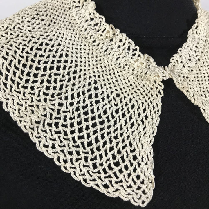 1930s Vintage Ecru Crochet Lace Collar; Great Depression.