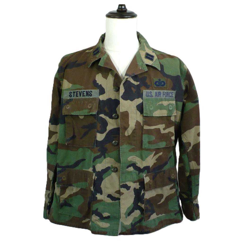 1980 Vintage USAF BDU Woodland Camo Jacket Med/Short  on dress form, front view.