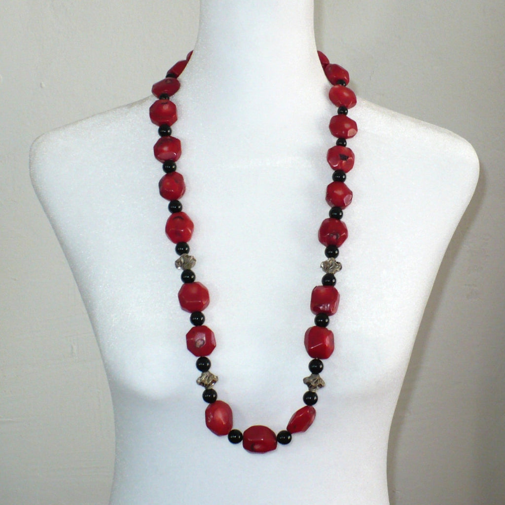 1970s Vintage Chunky Red Bamboo Coral Nugget, Black Onyx, Silver Bead, Necklace o dress form.