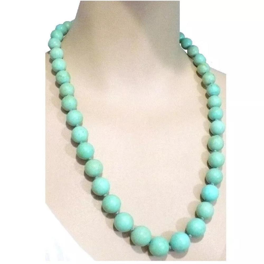 Beaded necklace.