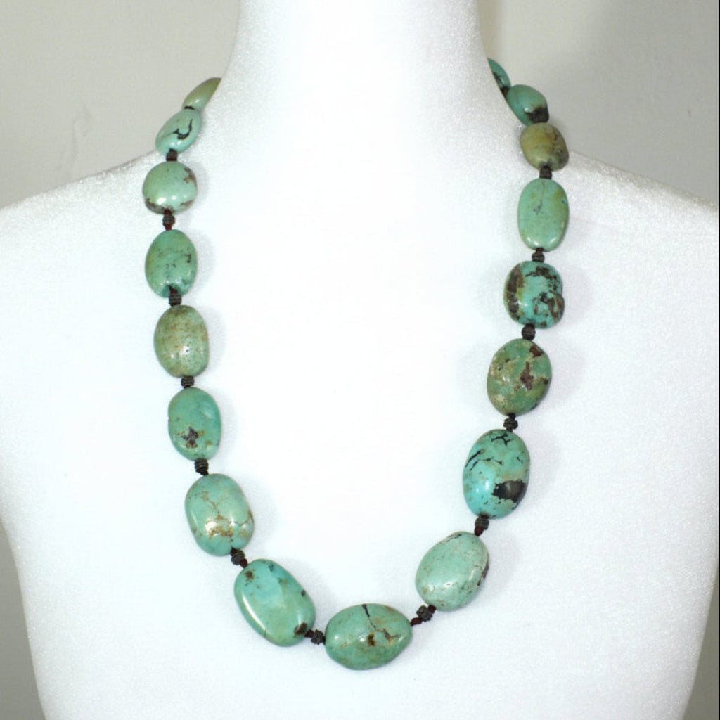 1970s Vintage Chunky Hubei Turquoise Beaded Statement Necklace.