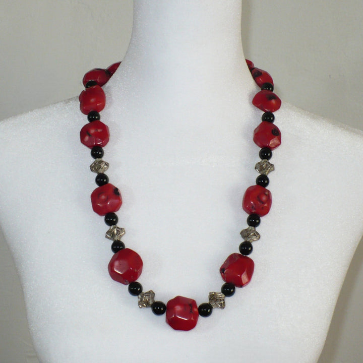 1970s Vintage Red Bamboo Coral Nugget Black Onyx Beaded Necklace 24".