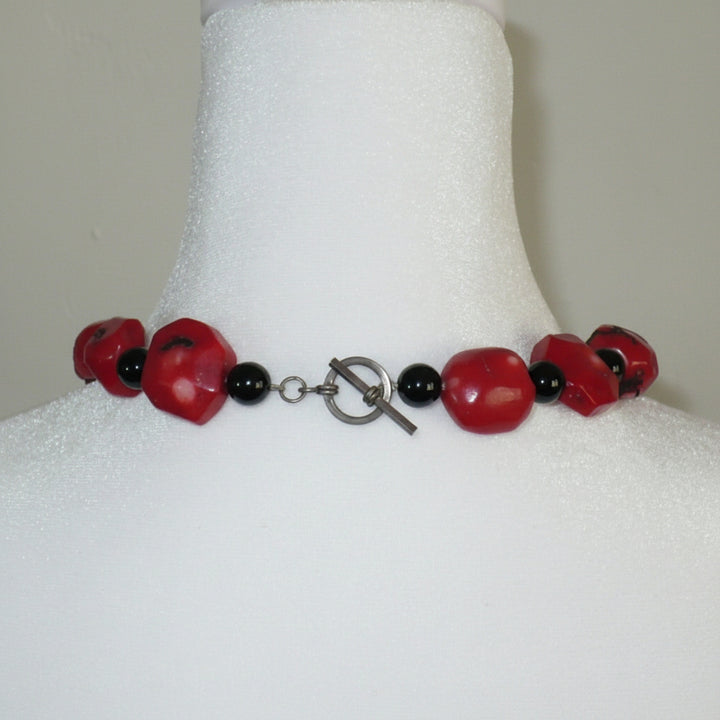 1970s Vintage Red Bamboo Coral Nugget, Black Onyx, and silver Bead Necklace toggle clasp.
