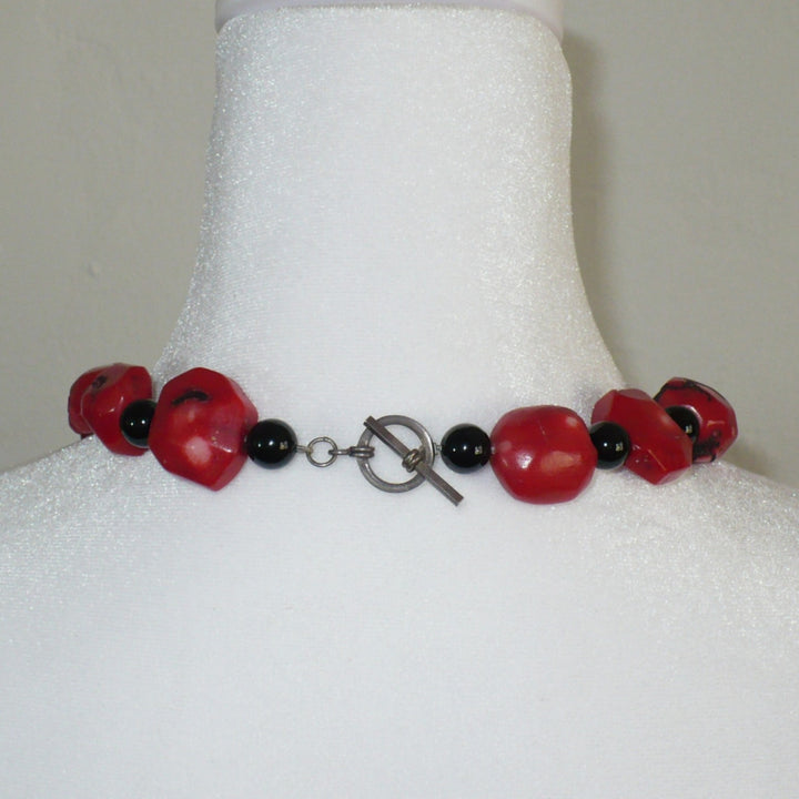 1970s Vintage Red Bamboo Coral Nugget Black Onyx Beaded Necklace 24",