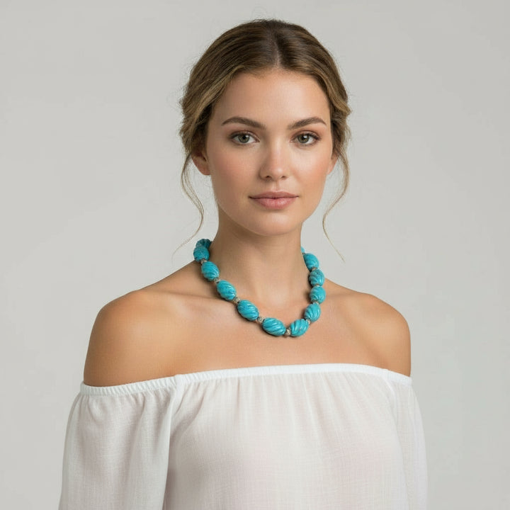 Woman wearing a turquoise 1970s Vintage Blue Howlite and silver beaded Necklace.
