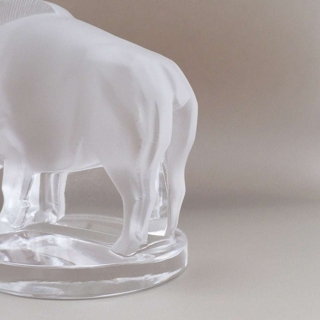 A frosted glass sculpture of Lalique Sanglier Bouchon de Radiateur: Wild Boar Car Mascot, close-up hind view.
