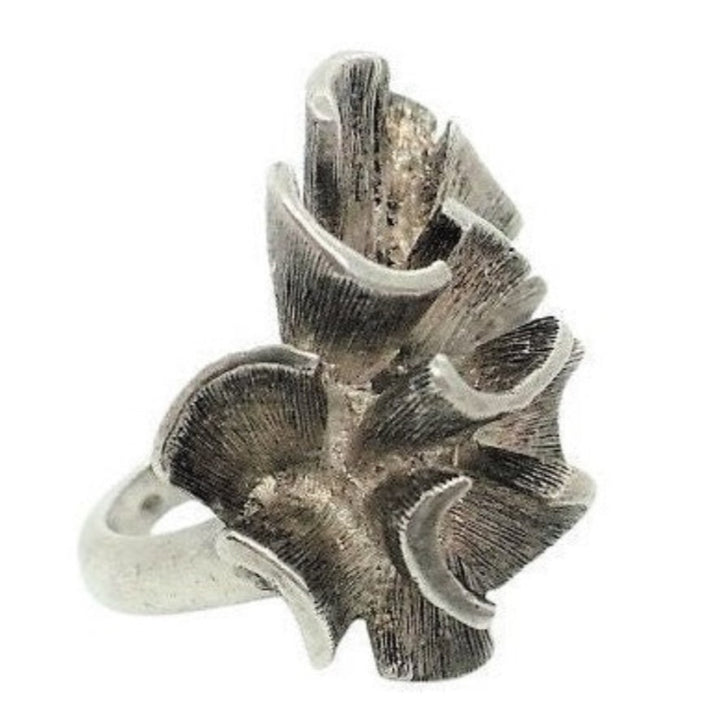1960s Vintage Brutalist Ring: Industria Argentina white background.